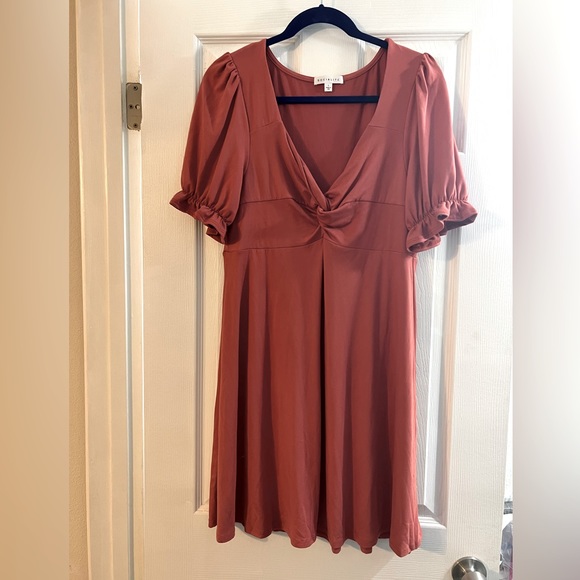 Socialite Dress - Picture 1 of 4